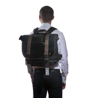 Manhattan Portage Lorimer Enamel Messenger Bag (M)